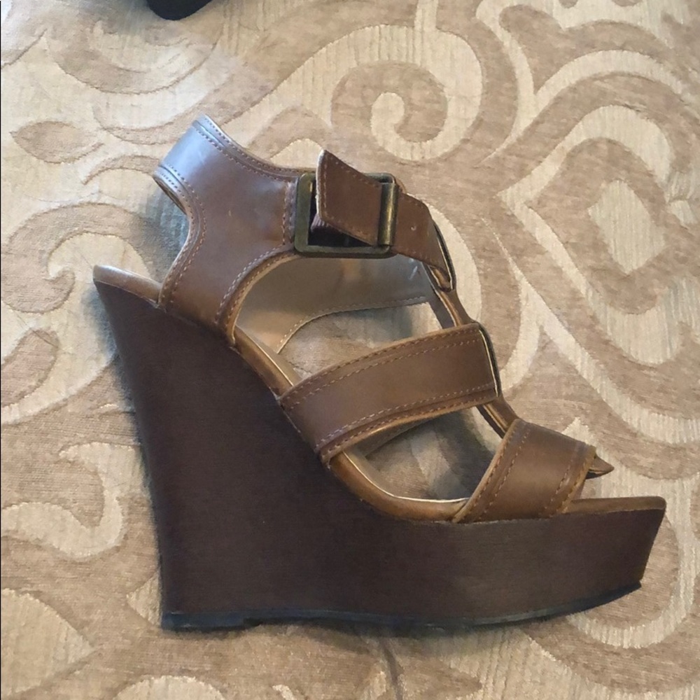 Classy brown Candie’s wedges